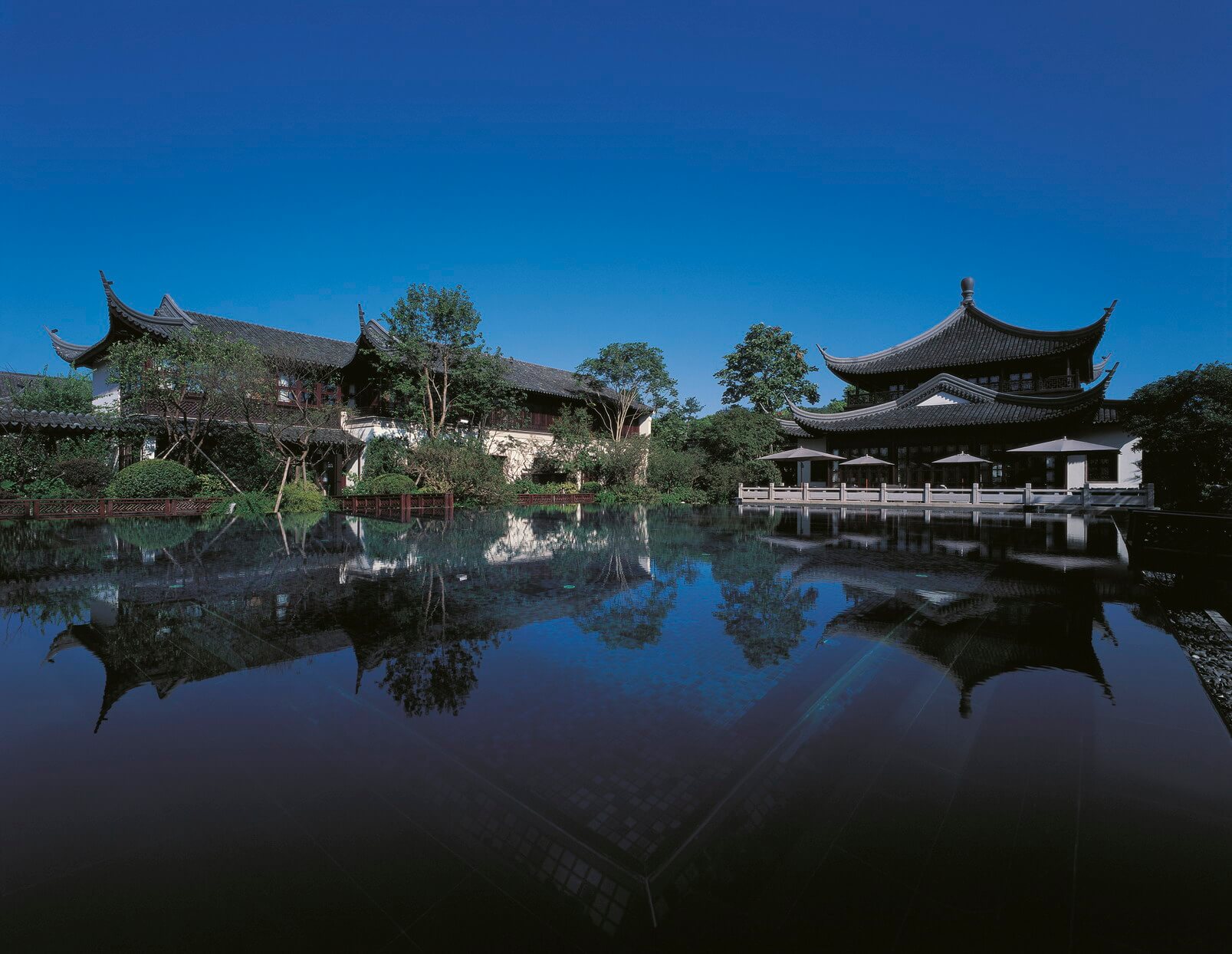 别找了，杭州最美的25家酒店在这里，你最想睡哪家？