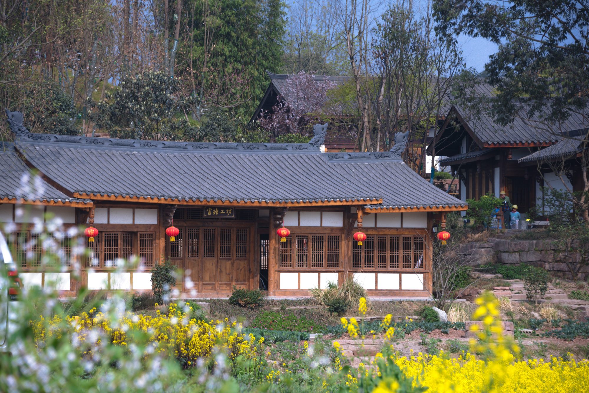 老民居为框架,考究古籍,精心选材,耐心修复,再现精美的川西民居古建筑