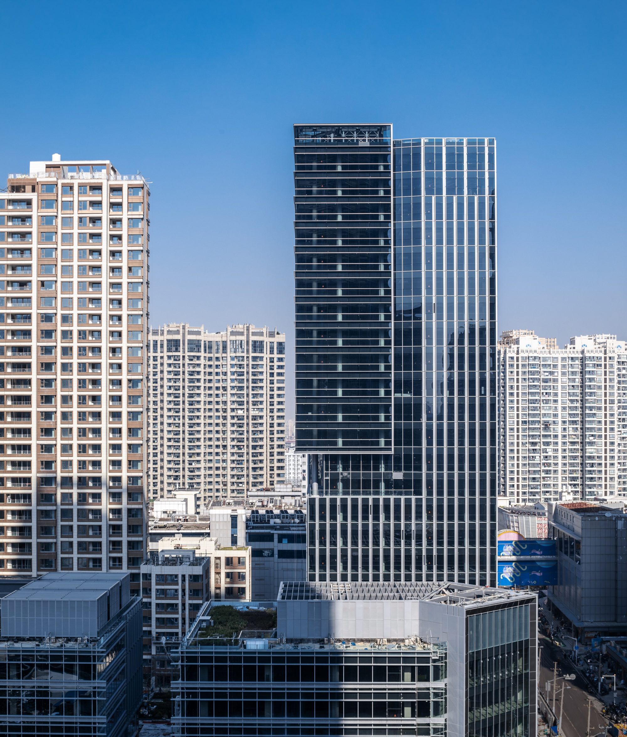 还有两栋独栋企业总部和一栋总部办公塔楼以及少量的商业设施