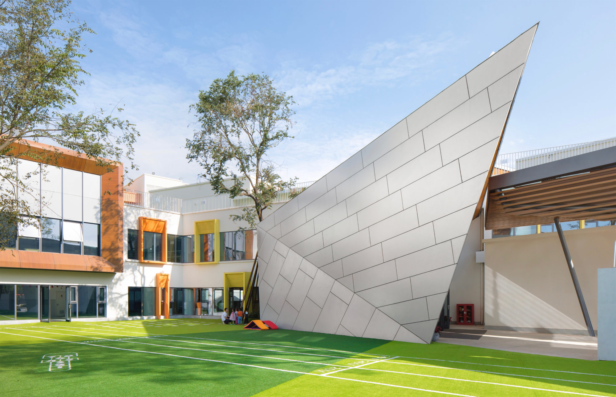 哈密尔顿学校是成都市与新西兰哈密尔顿市合作的国际教育项目,分为